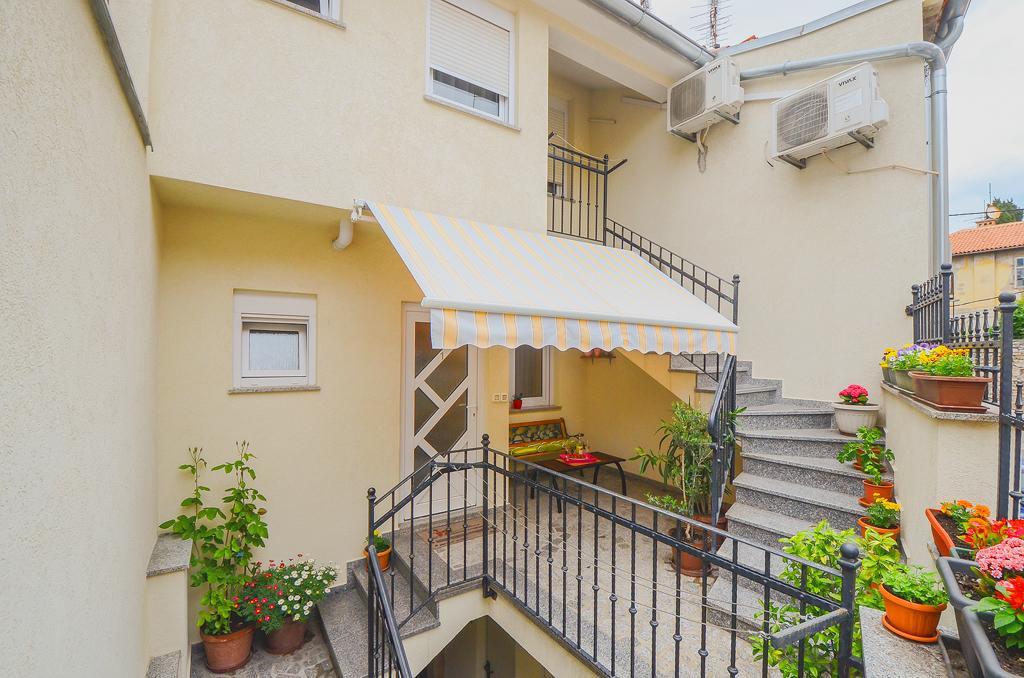 E&E Apartment Arena With Free Private Parking Pula Exterior foto