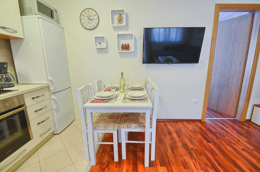 E&E Apartment Arena With Free Private Parking Pula Exterior foto