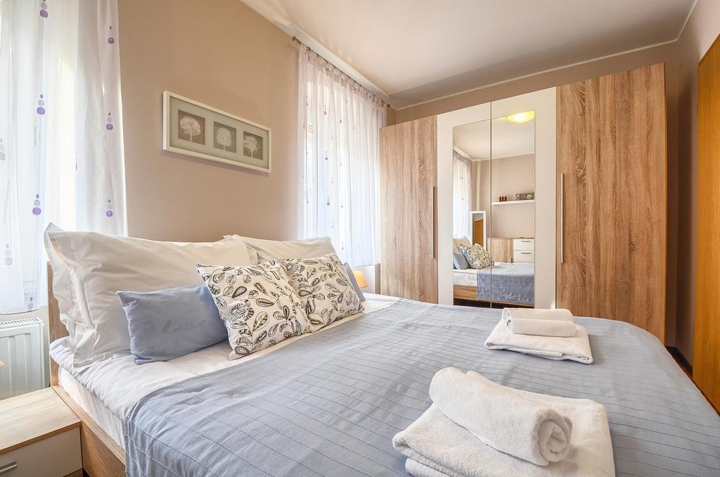 E&E Apartment Arena With Free Private Parking Pula Exterior foto