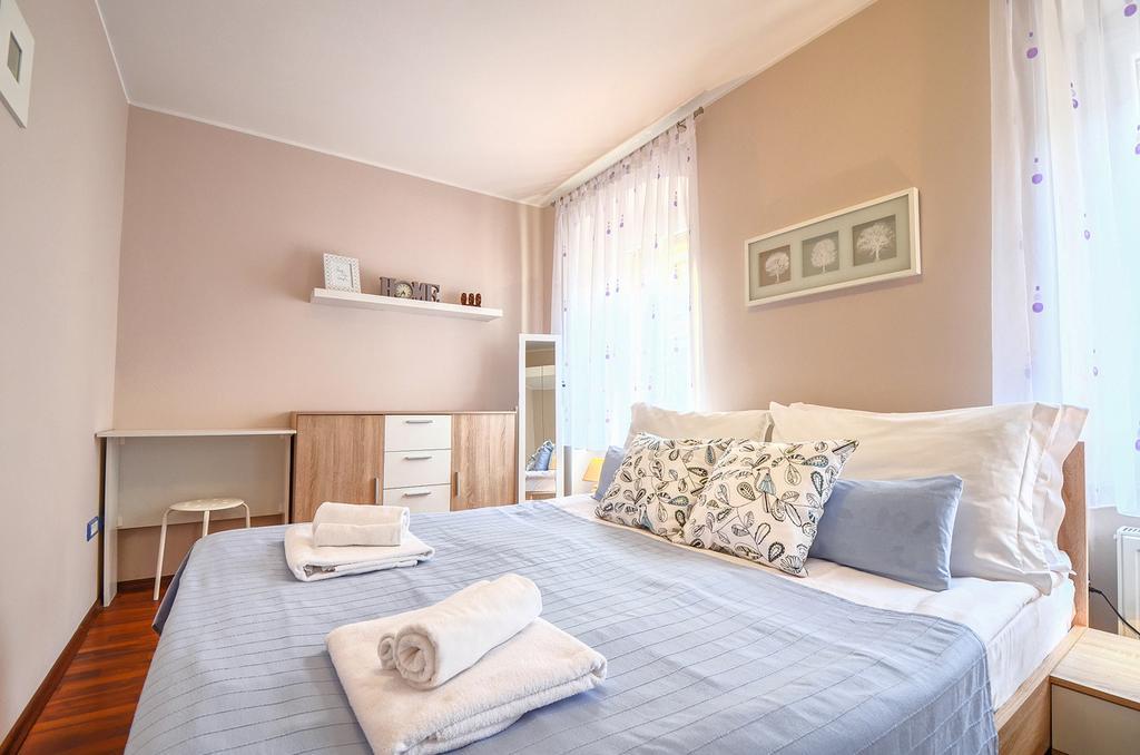 E&E Apartment Arena With Free Private Parking Pula Exterior foto