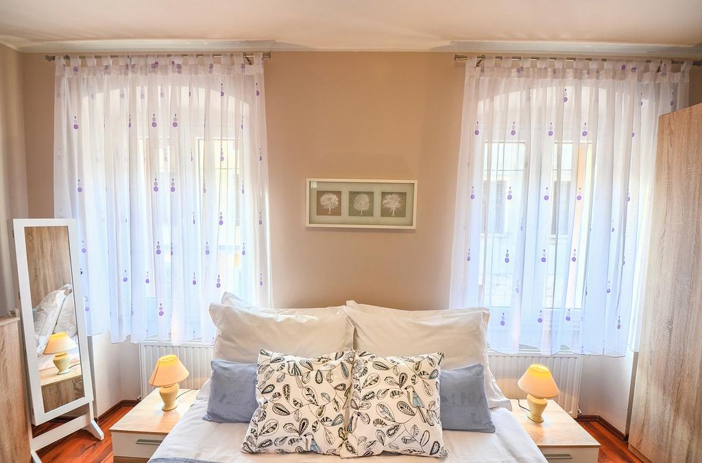 E&E Apartment Arena With Free Private Parking Pula Exterior foto